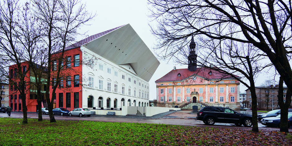 Tartu Ülikooli Narva Kolledži hoone (arhitektid Siiri Vallner, Indrek Peil ja Katrin Koov, Kavakava). Foto: Kaido Haagen
